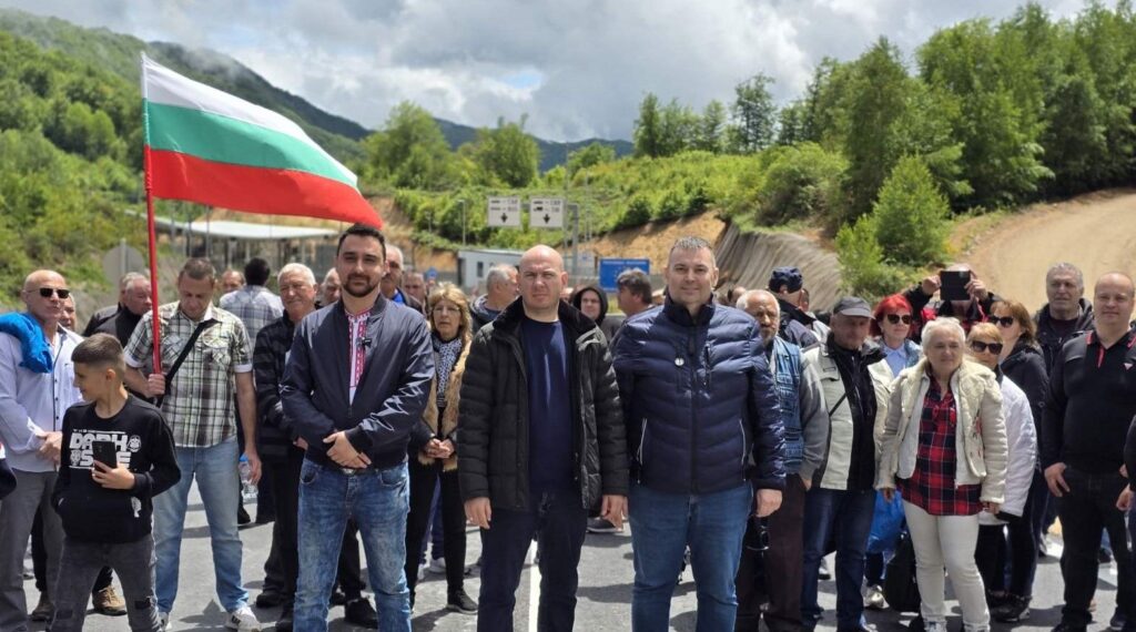 Ангел Георгиев: Гърция блокира границата ни незаконно, а управляващите ни са безгръбначни