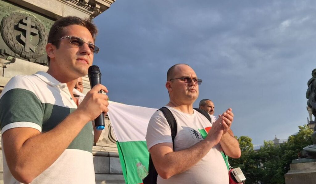 Българи и румънци протестираха заедно под дъжда в Русе