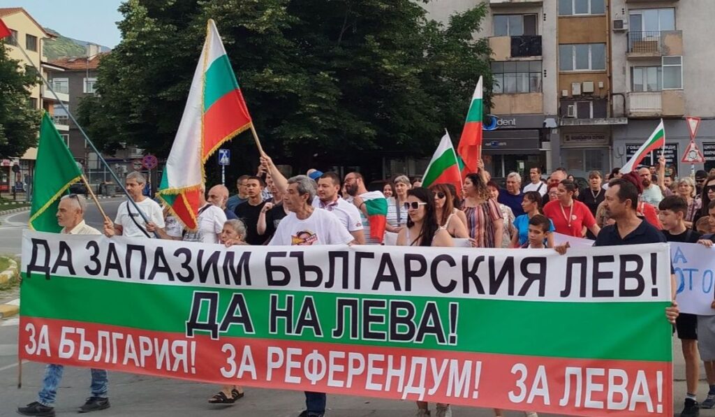 След вот на недоверие, внесен от “Възраждане”, и протест в Асеновград