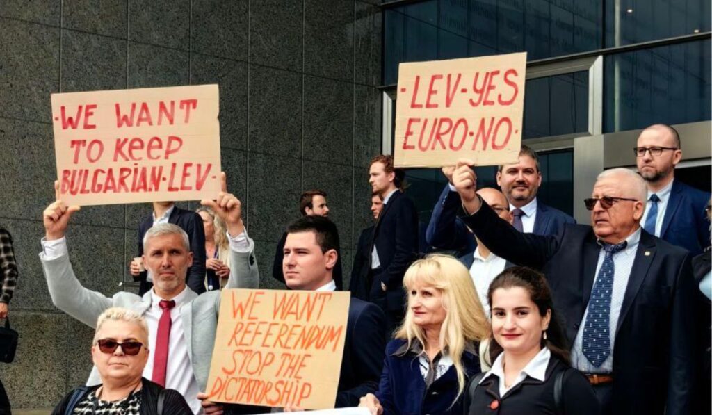 „Възраждане" в сърцето на Брюксел: България няма да се откаже от лева