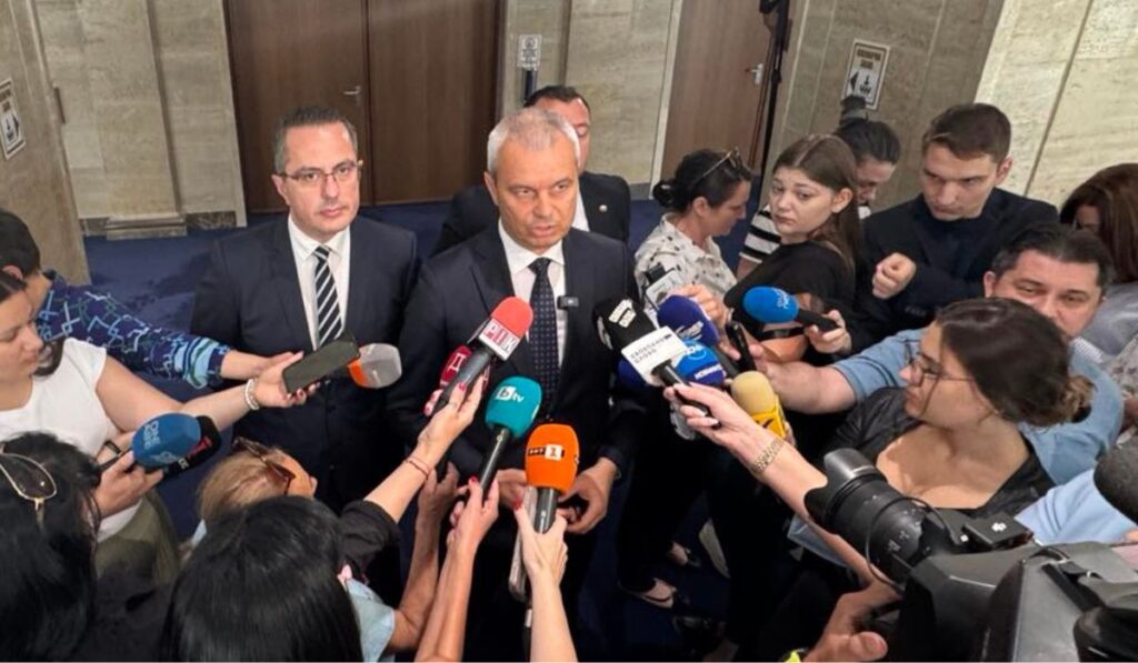 Костадин Костадинов пита "Колко струва фалита на държавата?"