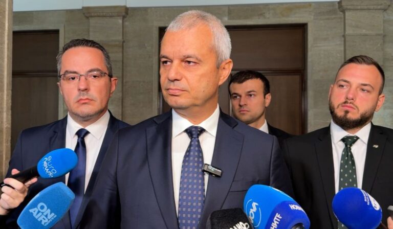 Костадин Костадинов: „Дворовата опозиция" дреме в Парламента, докато народните представители на „Възраждане" се борят за българите