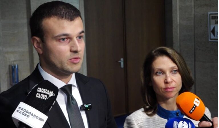 Възраждане" пита кой управлява държавата - премиерът или Пеевски?