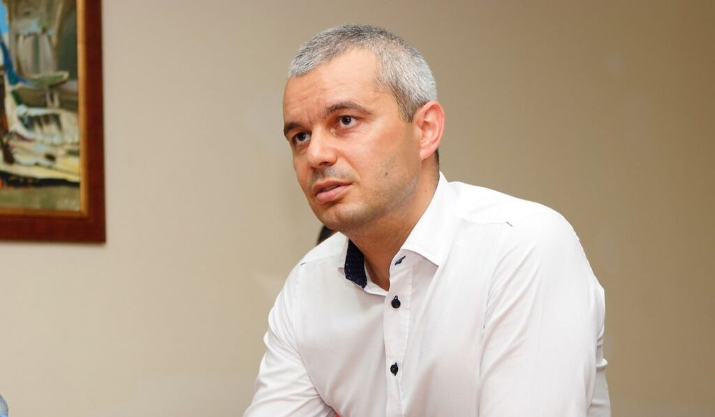Костадин Костадинов посещава Асеновград, за да представи една от книгите си