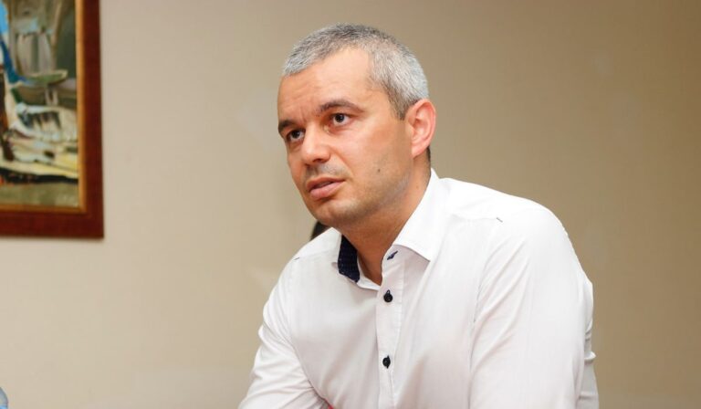 Костадин Костадинов посещава Асеновград, за да представи една от книгите си