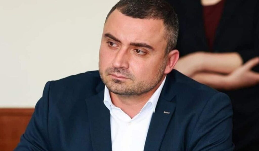 „Възраждане”: Особен управител в „Лукойл” може да има, но той не трябва да разпродава рафинерията