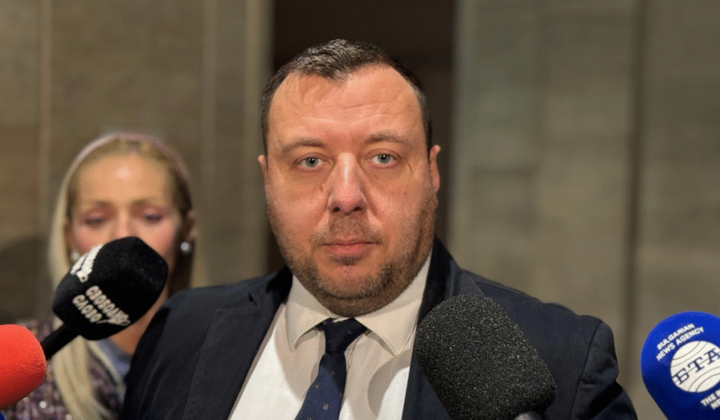 „Възраждане“ предупреди за нова схема за смяна на шефовете на службите