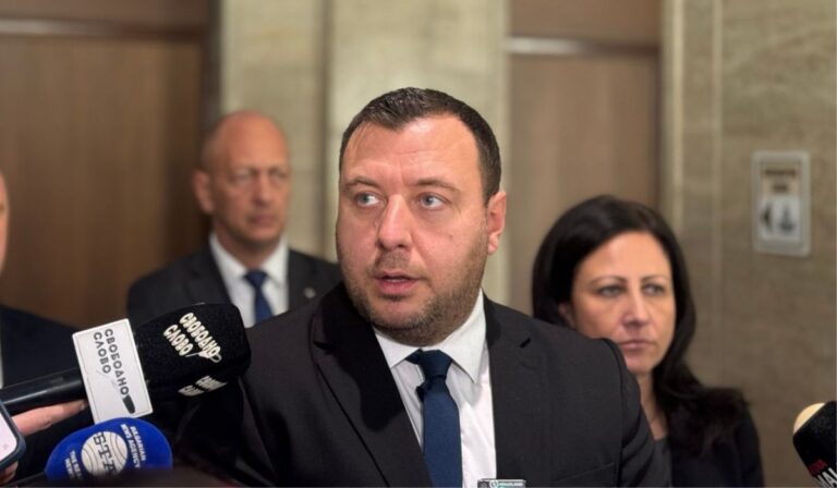 „Vǎzraždane“ napusna dnes plenarnata zala zaradi narušenie na konstitucionni prava i nesǎglasie v predsedaelja na NS
