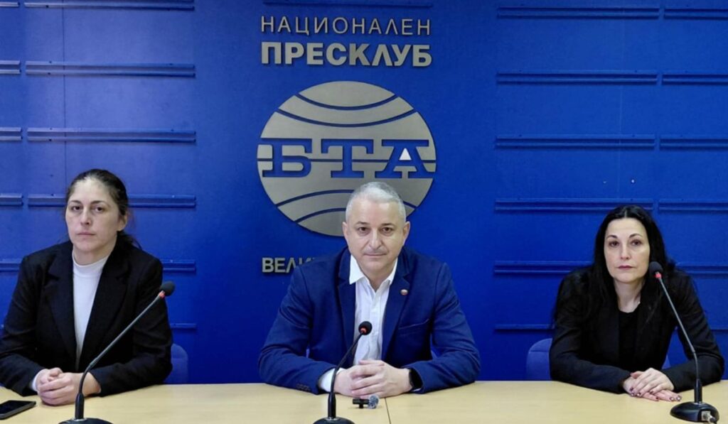 „Възраждане“ инициират българският трибагреник да се вее във всяка община от Великотърновска област