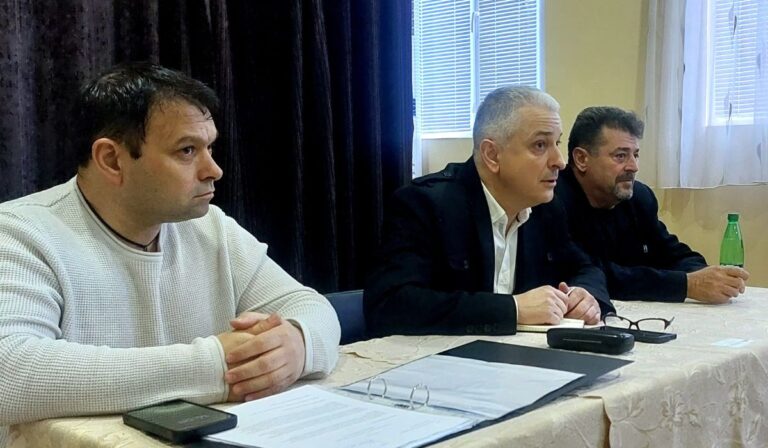 Ангел Янчев пое шест ангажимента пред жители на Масларево за да помогне за решаване на водната криза в селото