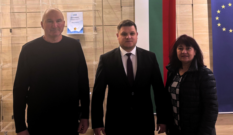 Бащата на волейболна шампионка е кандидат на „Възраждане" за кмет на село Мало Конаре