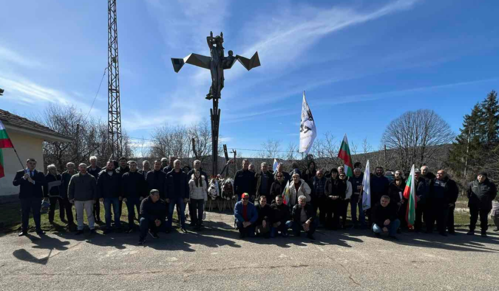 „Възраждане“ почете жертвите на атентата в гара Буново