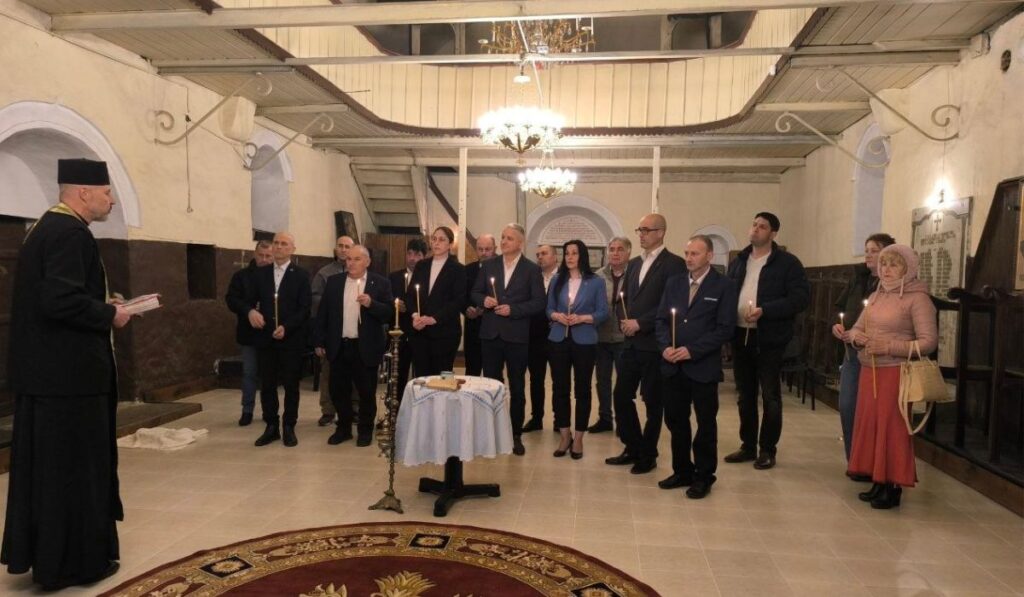 „Възраждане“ стартира кампанията си във Велико Търново с молебен за здраве и успех