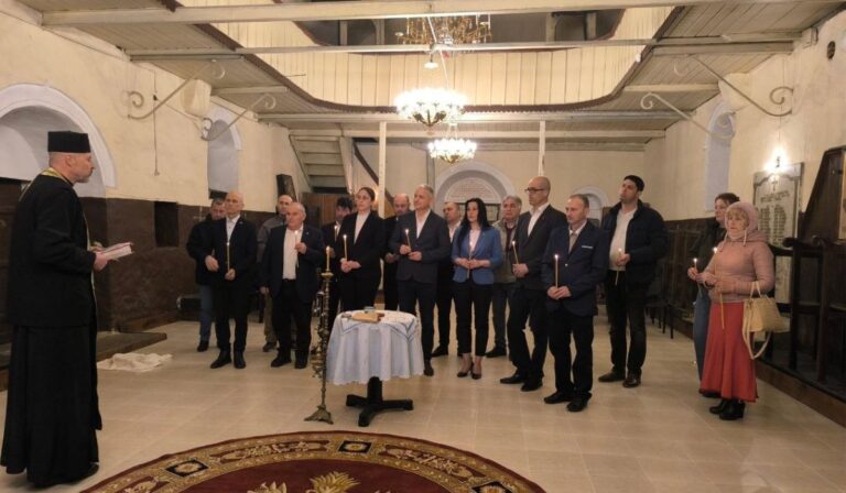 „Възраждане“ стартира кампанията си във Велико Търново с молебен за здраве и успех