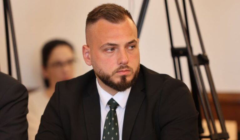 "Възраждане": Правителството лъже, че внасянето на работници от трети страни е поради недостиг на квалифицирани служители