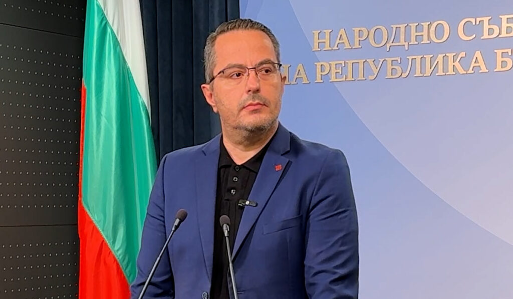 Цончо Ганев: Незабавно да бъде спрян износът на оръжие и снаряди за Украйна