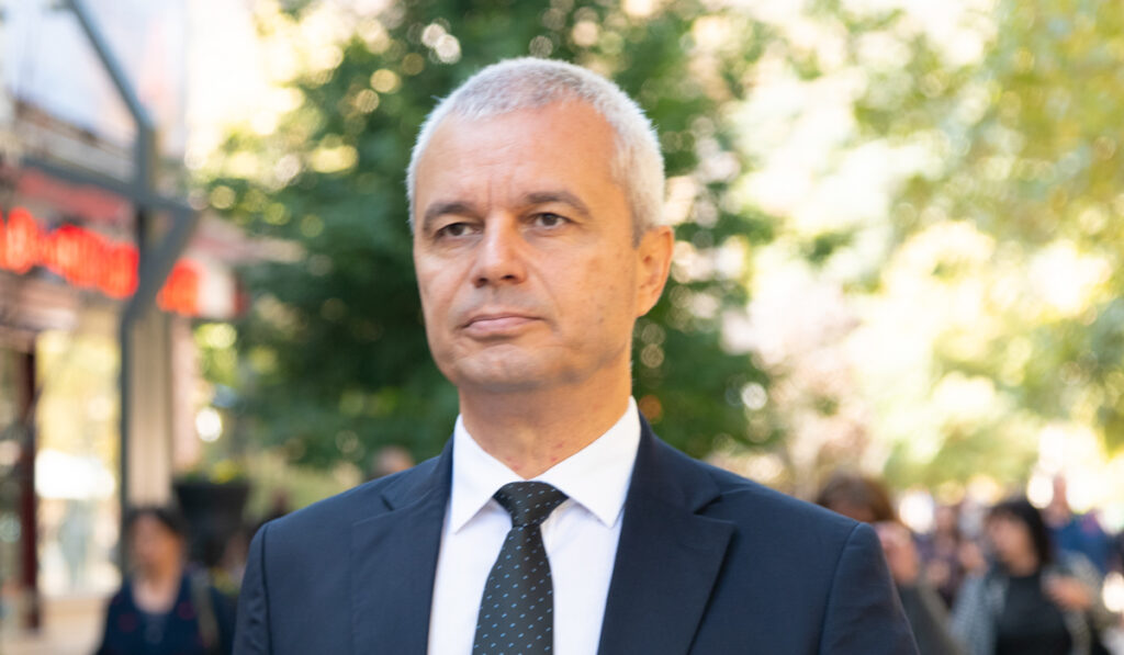 Костадин Костадинов продължава предизборната си обиколка в град Пазарджик